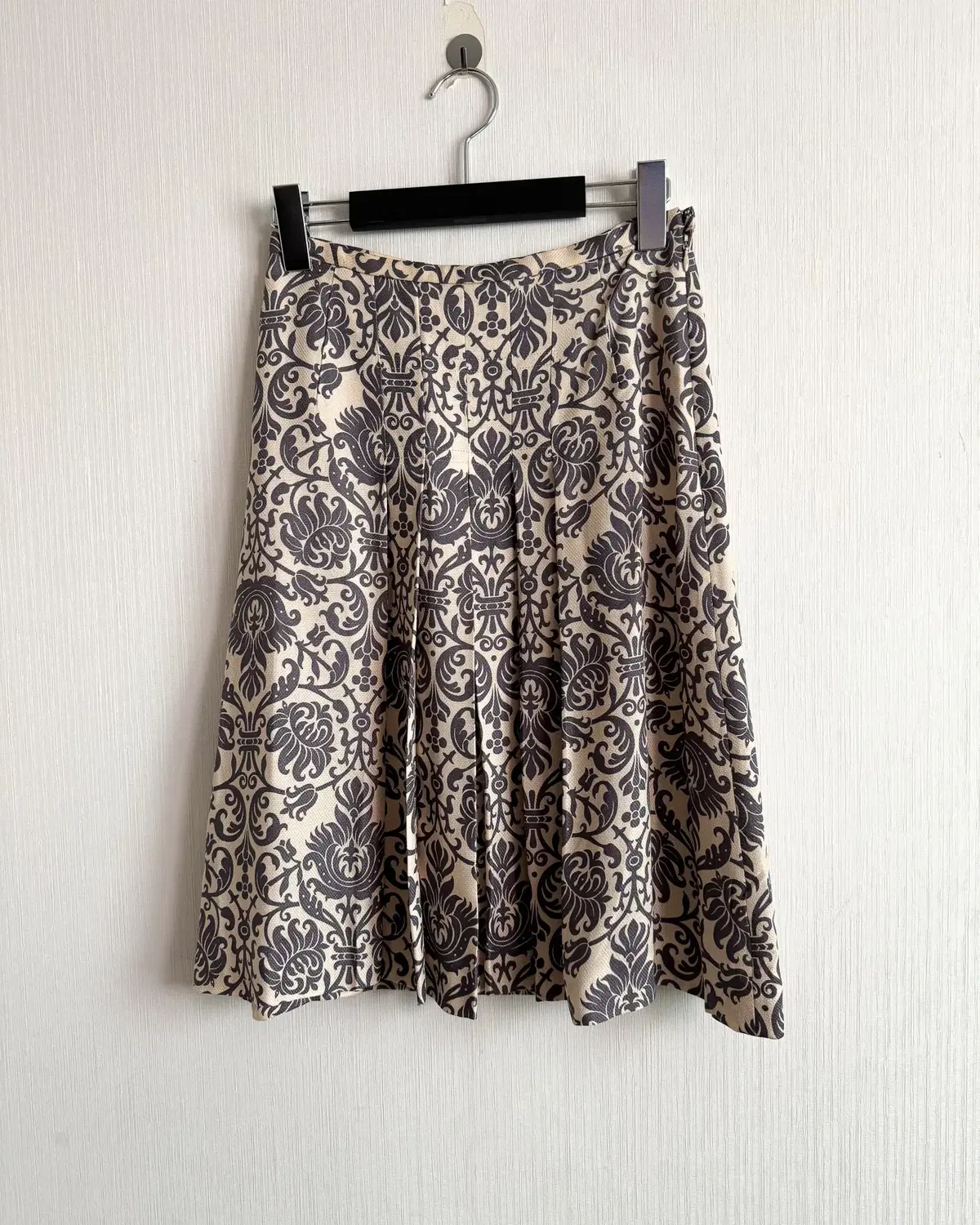 Ornament pattern pleats midi skirt